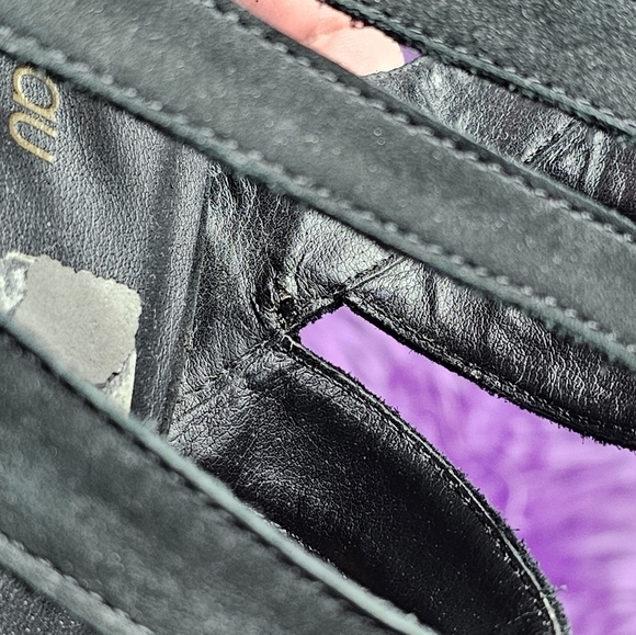 Le Chateau Black Strappy Sandals Size 9 - Picture 10 of 11